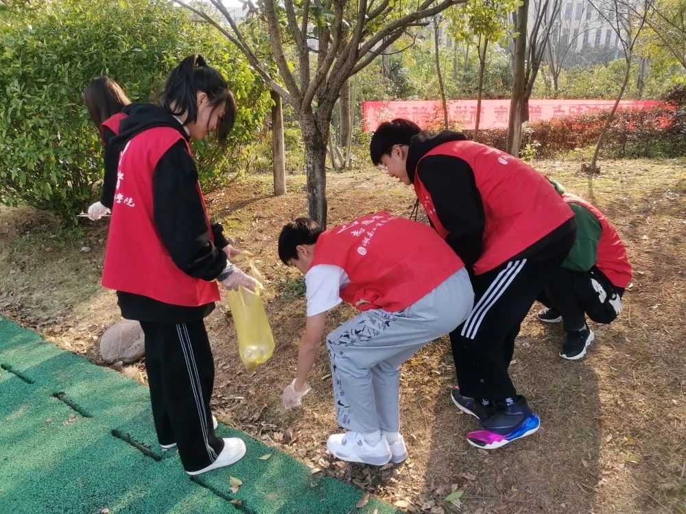 心博官方网站_XINBO(中国)航空工程系组织开展“弘扬雷锋精神,争当志愿者”活动