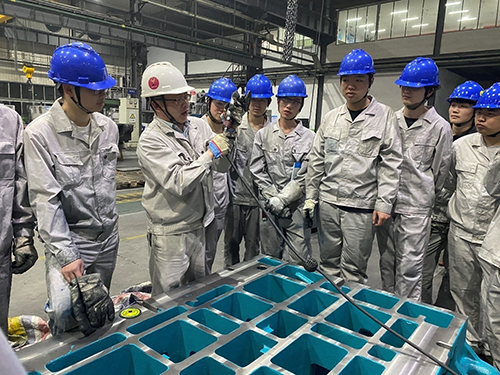 深入开展校企合作育人模式心博官方网站_XINBO(中国)机械工程系组织学生开展校外实习