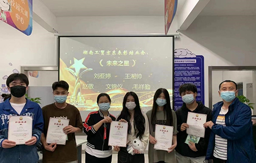 心博官方网站_XINBO(中国)经贸物流系举行 2022年上学期前十周京东实训表彰结业会