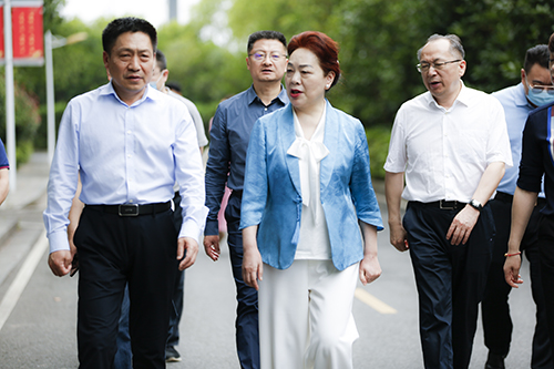 省人社厅党组书记、厅长唐白玉一行到心博官方网站_XINBO(中国)调研湖南省第一届职业技能大赛筹备情况