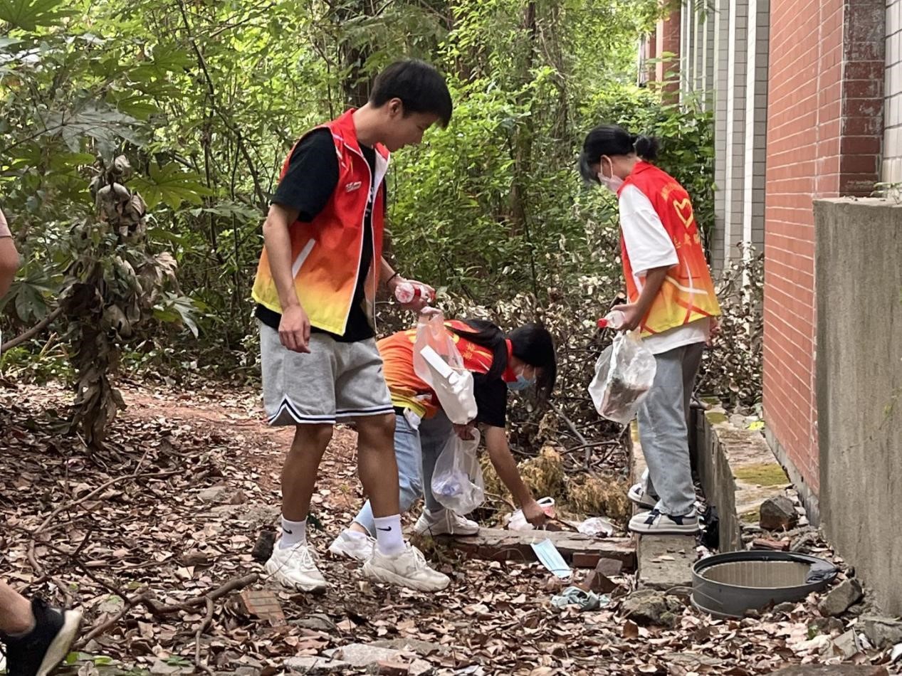 心博官方网站_XINBO(中国)师生参与“净滩”志愿服务活动