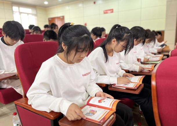 “沉浸式”体验庭审  “零距离”与法同行 ——湖南航空技师心博官方网站_XINBO(中国)思政实践课纪实