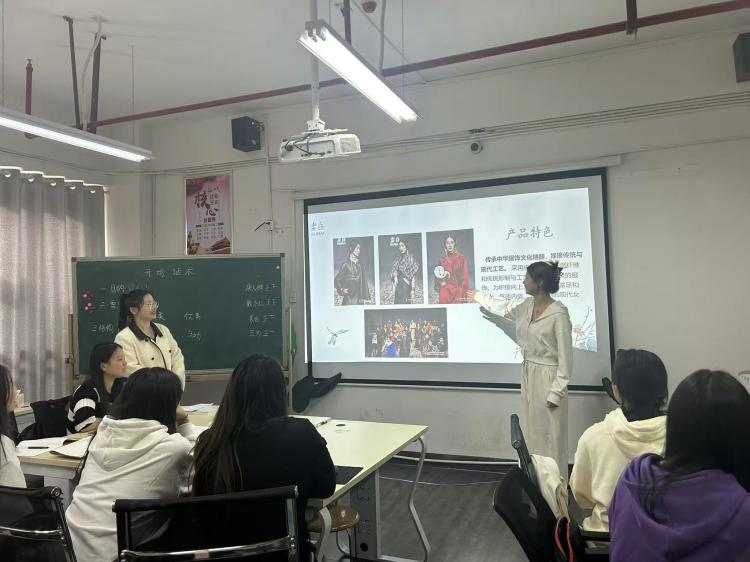 依托企业真实任务,助力学生专业成长——经贸物流系公开课纪实