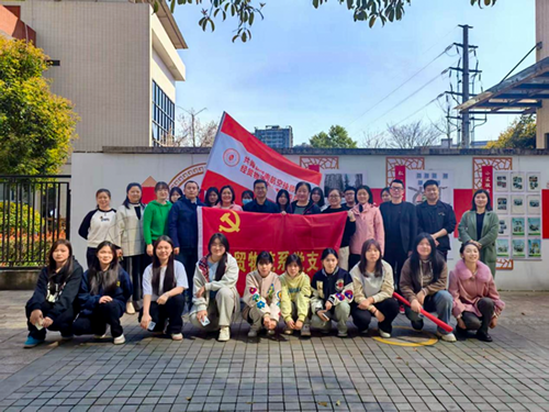 “锋”华正茂志愿红 党团共植生态绿 ——经贸物流系党支部开展党建带团建活动