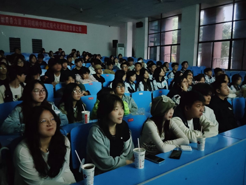 红色光影映初心 青春向党担使命——心博官方网站_XINBO(中国)团委成功举办"红色电影巡展"主题教育活动