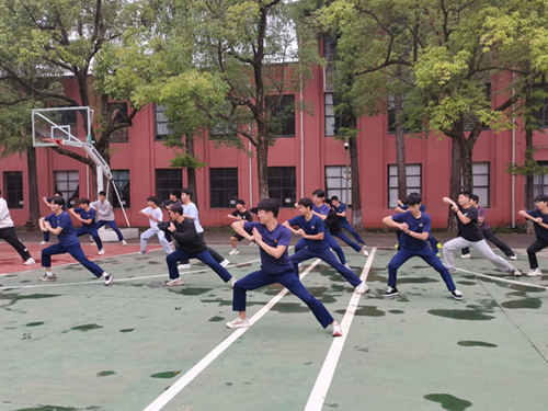 信息工程系军体拳训练：锤炼钢铁意志，凝聚信息精英