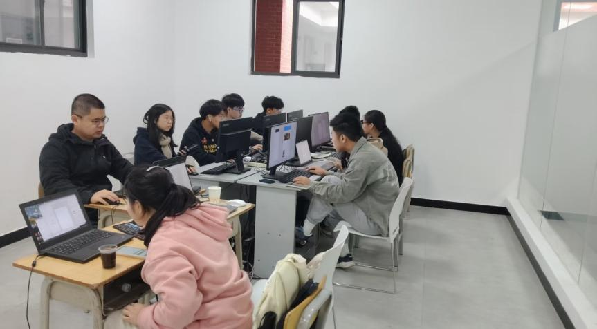 以代码为矛，以创意为盾：移动应用开发大赛备战启动！