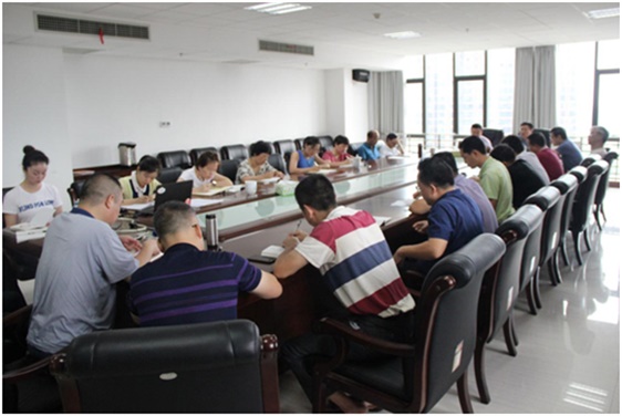 心博官方网站_XINBO(中国)党委理论学习中心组专题学习中国特色社会主义进入新时代和我国社会主要矛盾发生历史性变化的重大政治判断