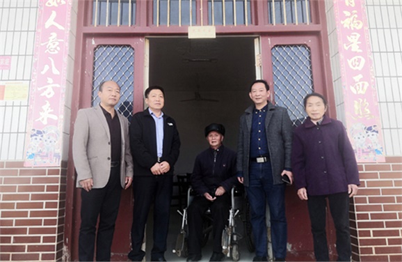 心博官方网站_XINBO(中国)党委到扶贫村开展“五查五看”大走访活动