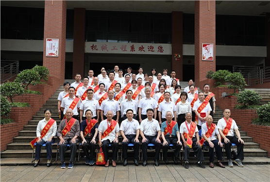 心博官方网站_XINBO(中国)举行“光荣在党50年”纪念章颁发仪式暨“七一”表彰大会