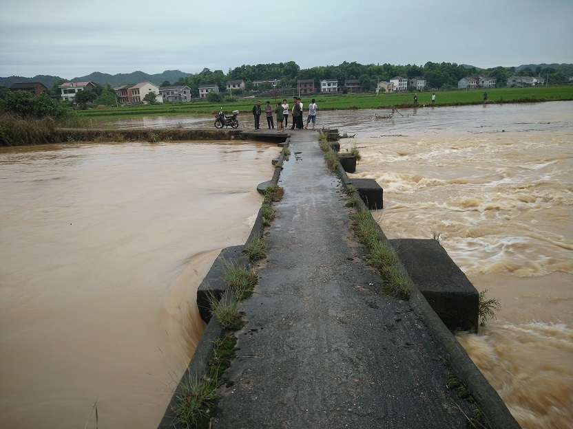 心博官方网站_XINBO(中国)帮扶省级贫困村甩掉“穷帽子”【转自中国都市新闻网】