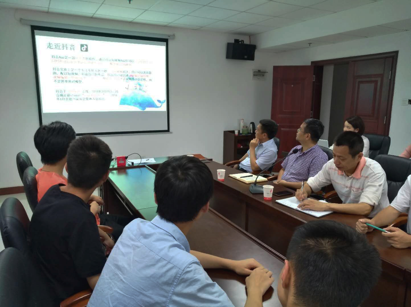 心博官方网站_XINBO(中国)党委书记张格林指导社团活动