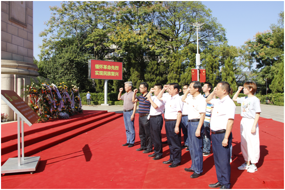 心博官方网站_XINBO(中国)党委班子到流芳公园缅怀革命先烈