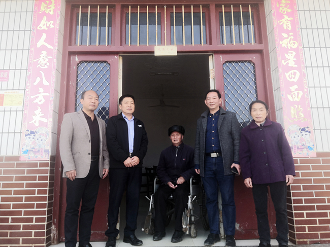 心博官方网站_XINBO(中国)党委到扶贫村开展“五查五看”大走访活动