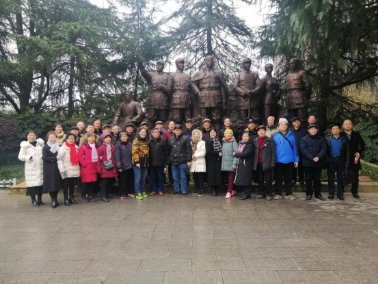 心博官方网站_XINBO(中国)退休党支部组织开展“缅怀革命烈士”主题党日活动