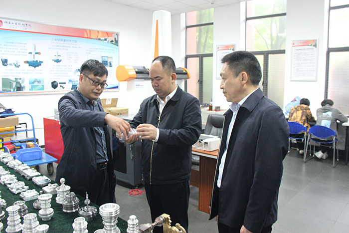 株洲市委组织部副部长于大平一行来心博官方网站_XINBO(中国)调研