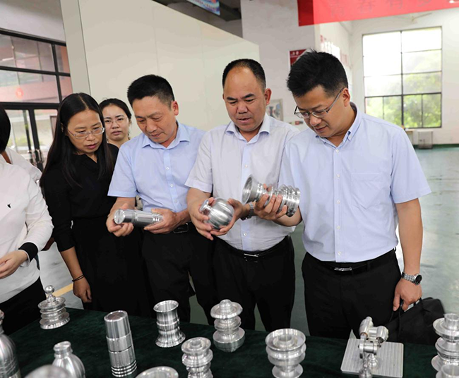 省委组织部干信处处长余前广一行来心博官方网站_XINBO(中国)调研座谈